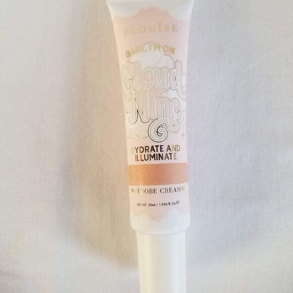 P.Louise - Babe I'm on Cloud Nine Strobe Cream - Champagne Gleam - Picture 9 of 10